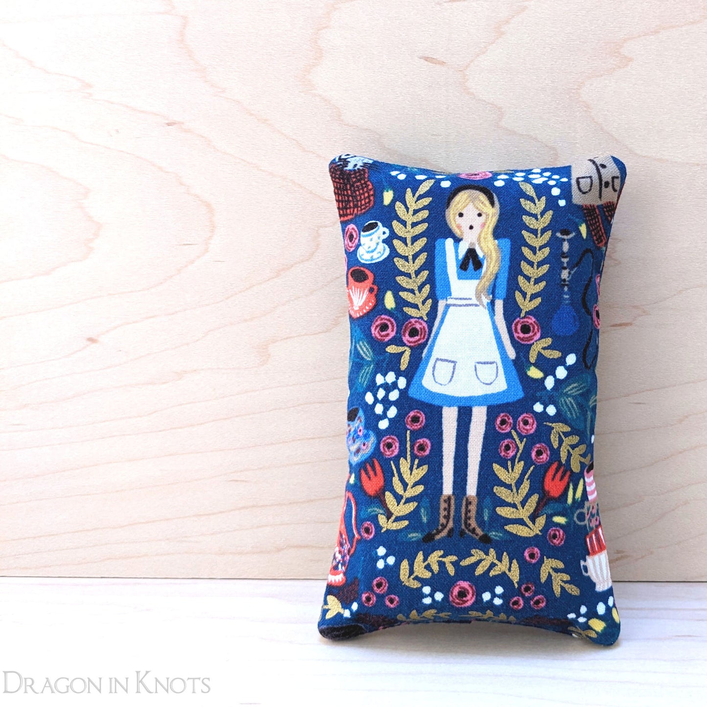 Wonderland Travel Tissue Holder - Dragon in Knots