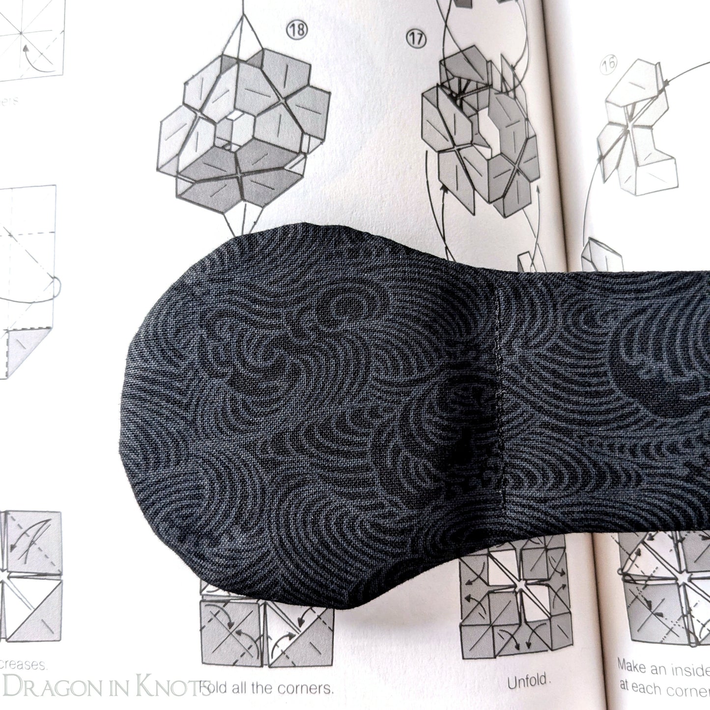 Black Ocean Waves Book Weight - Dragon in Knots