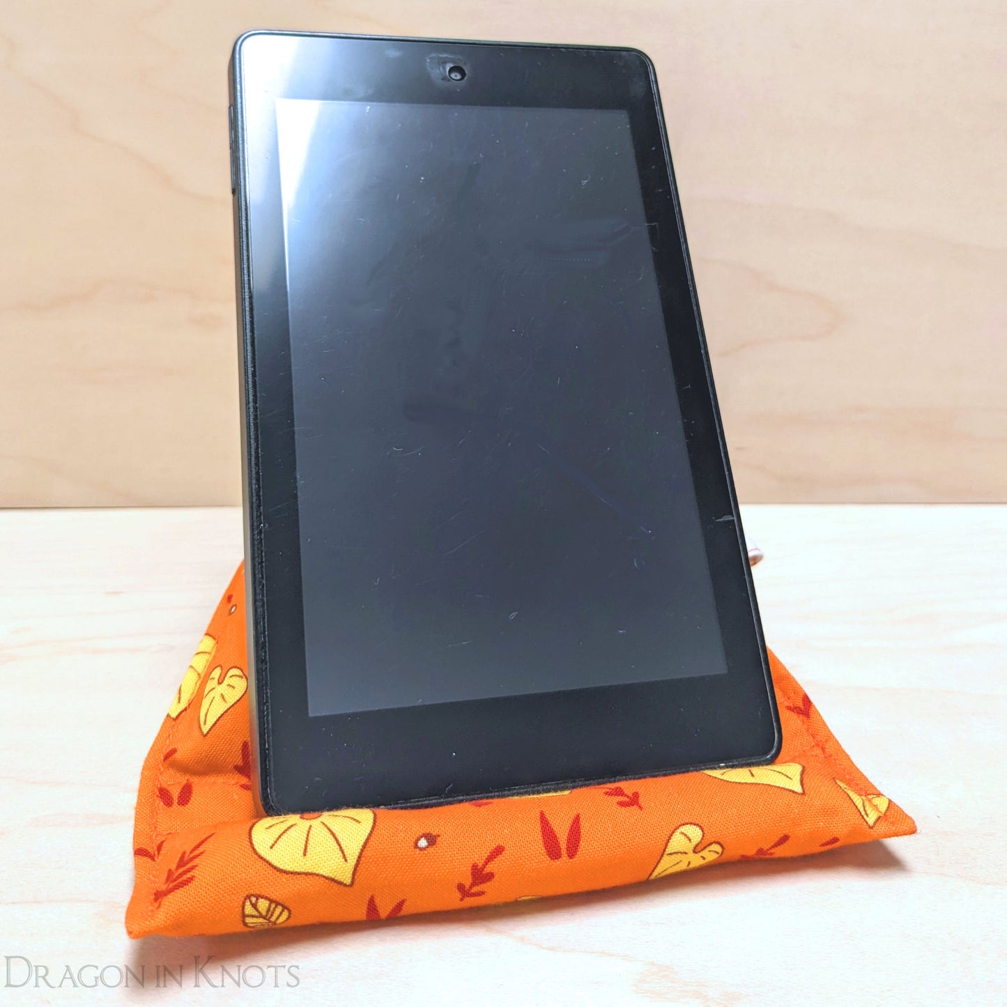 Fox Spirit Smartphone Stand - Dragon in Knots