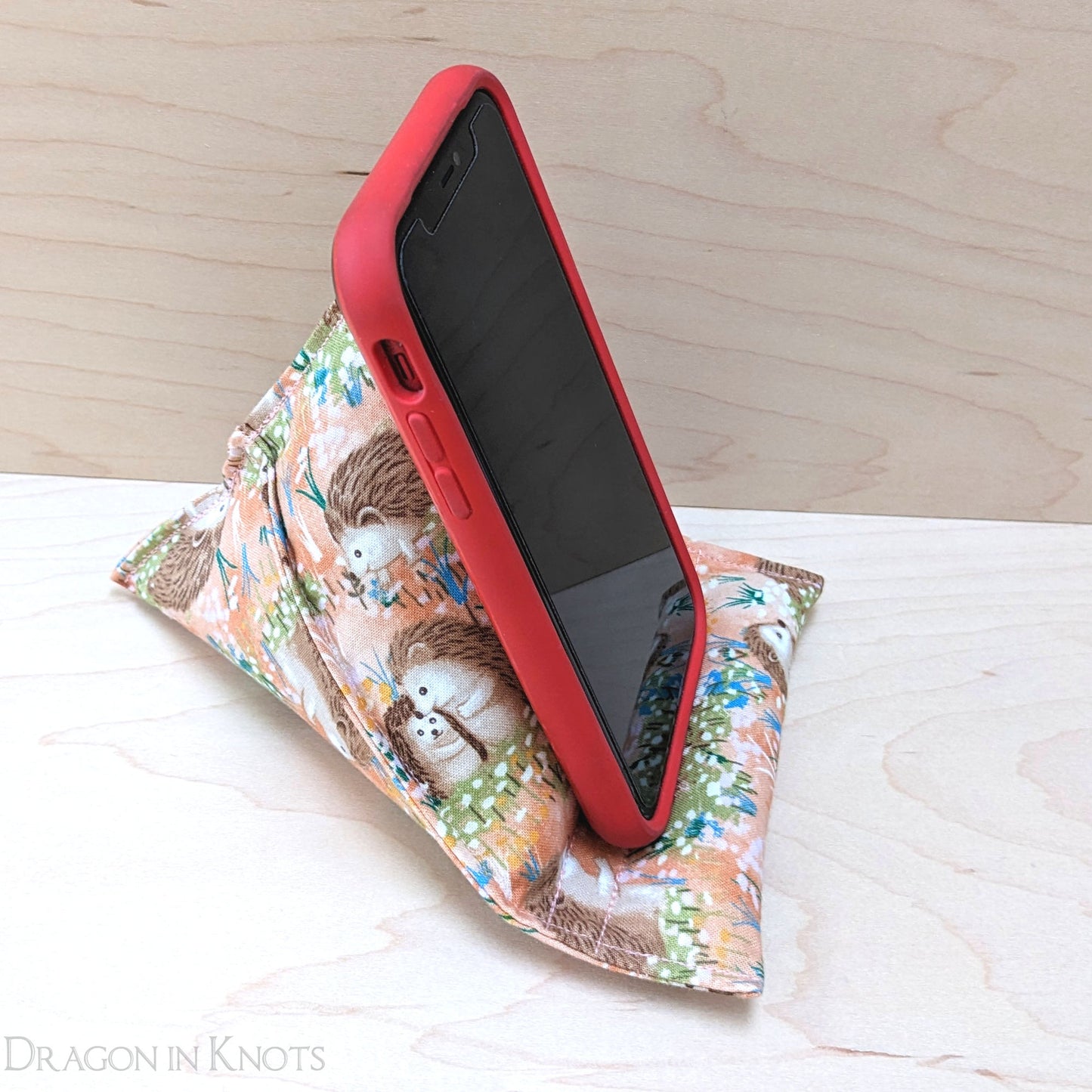 Hedgehog Smartphone Stand - Dragon in Knots