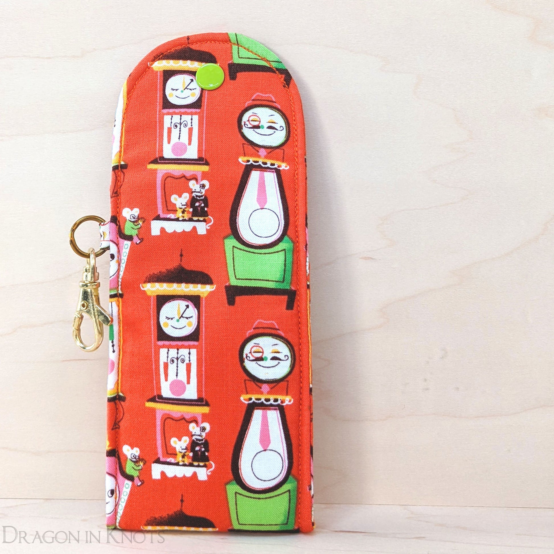 The Mouse Ran up the Clock - Tall Lip Gloss Holder - Dragon in Knots