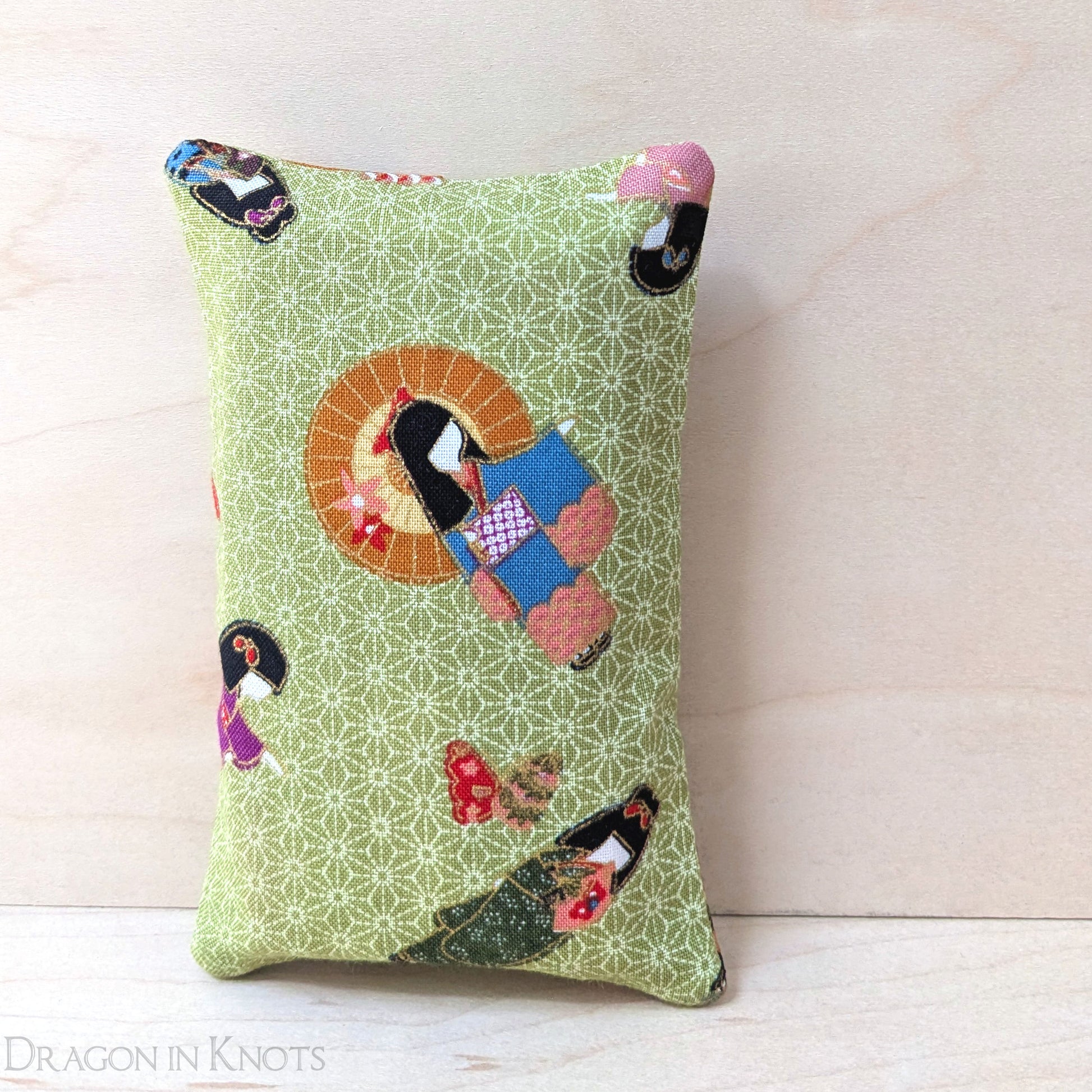 Girls in Kimonos Pocket Tissue Case - Dragon in Knots