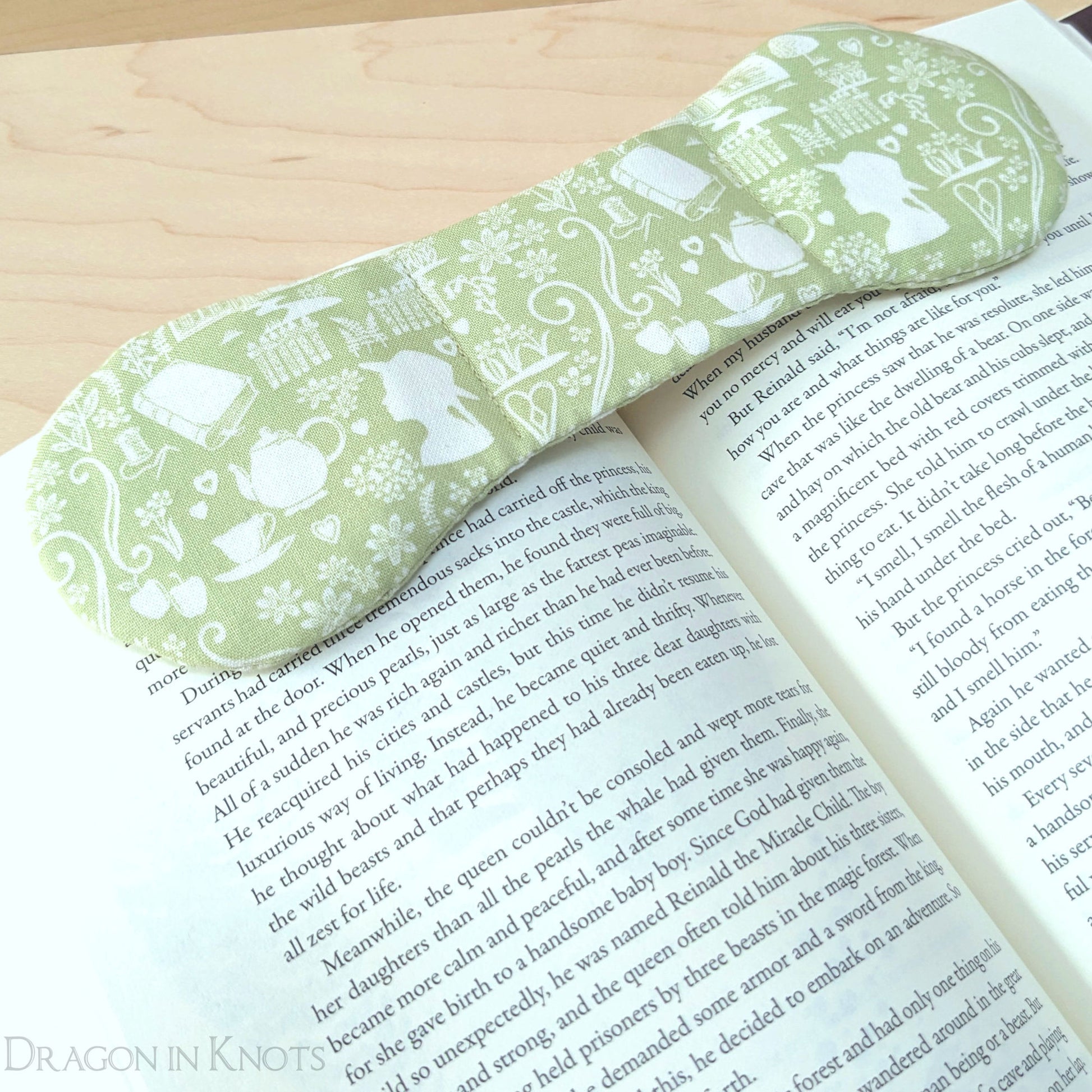 Anne Book Weight - light green fabric - Dragon in Knots