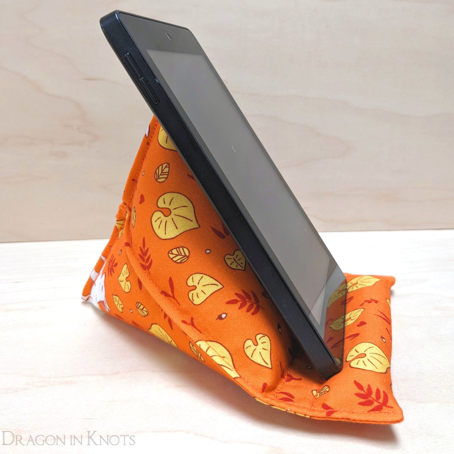 Fox Spirit Smartphone Stand - Dragon in Knots