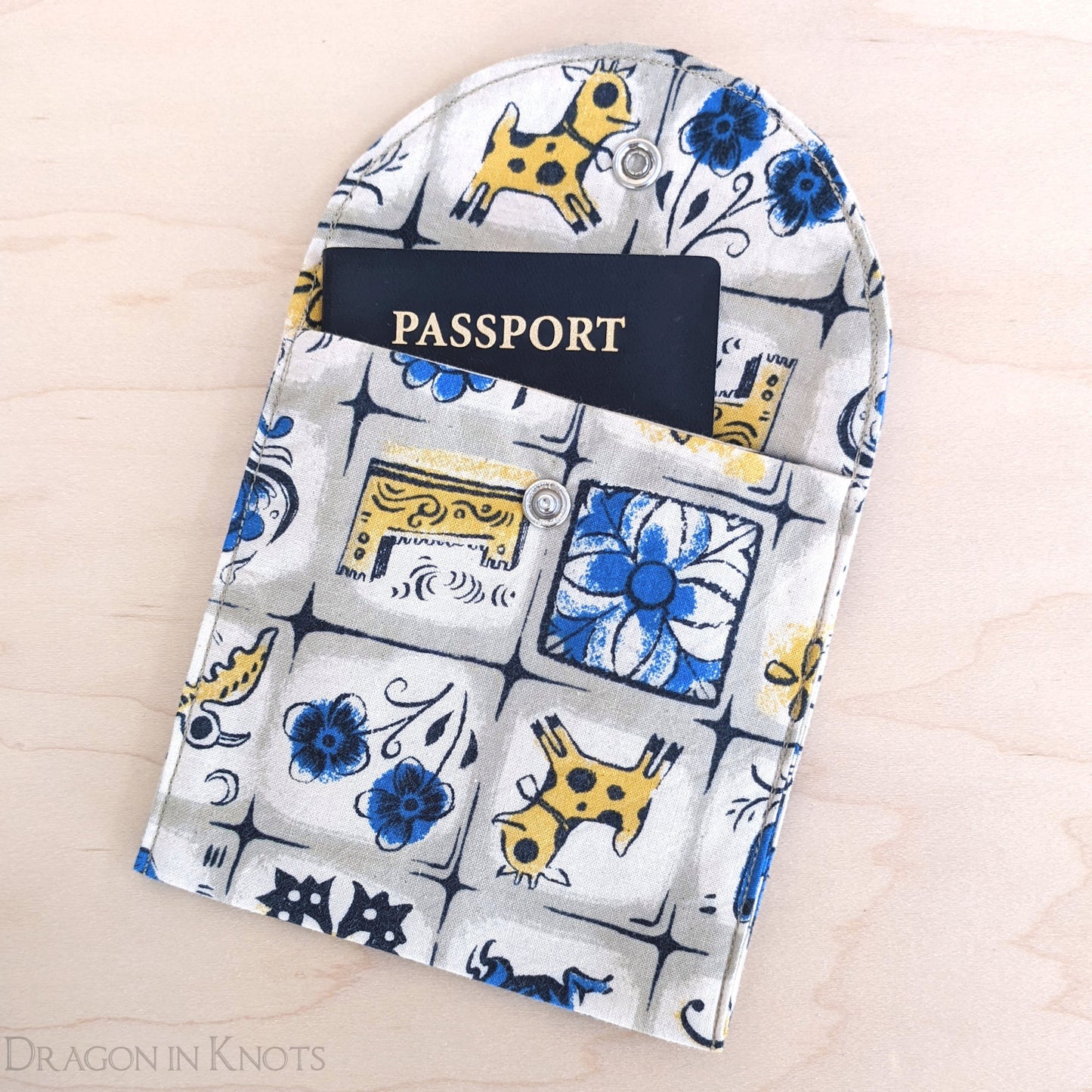 Pâtisserie Passport Pouch - Dragon in Knots