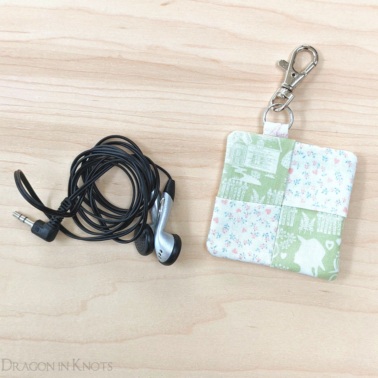 Anne Earbud Pouch - Dragon in Knots