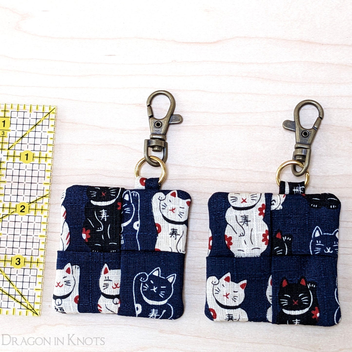 Maneki Neko Earbud Keychain Pouch - Dragon in Knots