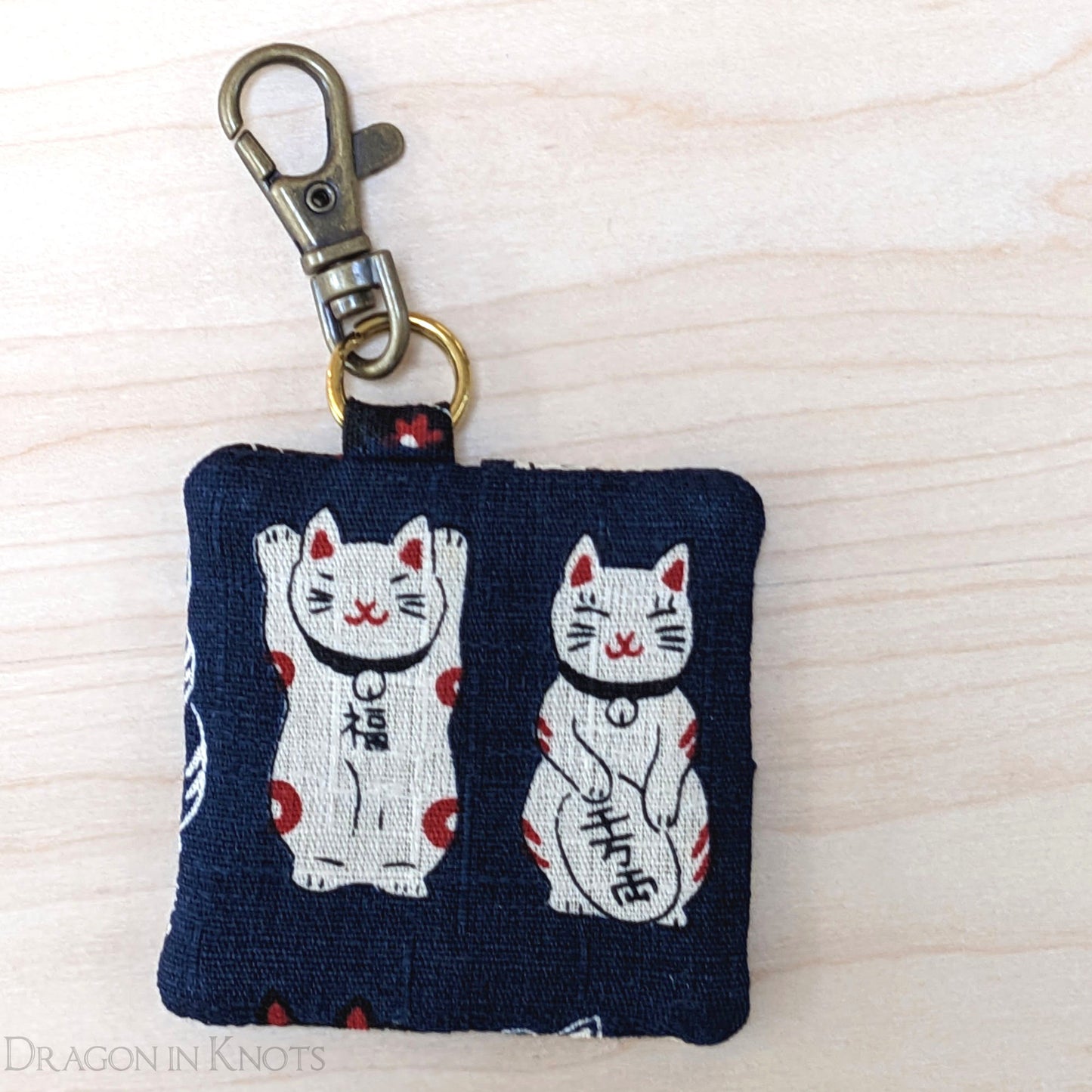 Maneki Neko Earbud Keychain Pouch - Dragon in Knots